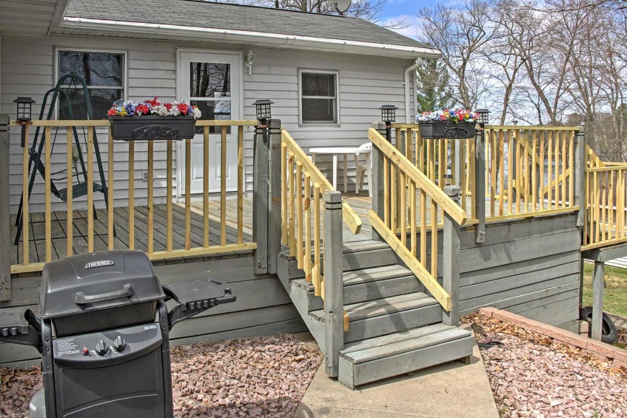 Cozy Balsam Lake Home Deck, Private Dock And Kayaks ภายนอก รูปภาพ