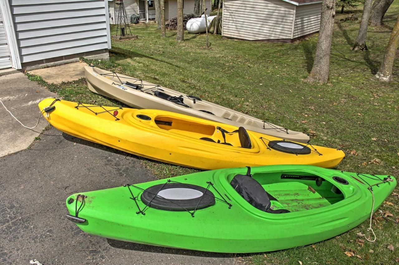 Cozy Balsam Lake Home Deck, Private Dock And Kayaks ภายนอก รูปภาพ