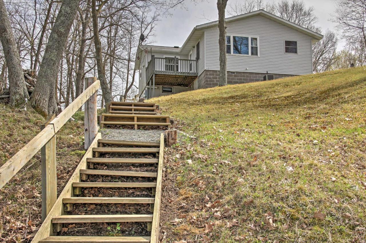 Cozy Balsam Lake Home Deck, Private Dock And Kayaks ภายนอก รูปภาพ